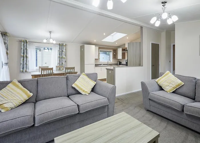 Audley With Hot Tub *