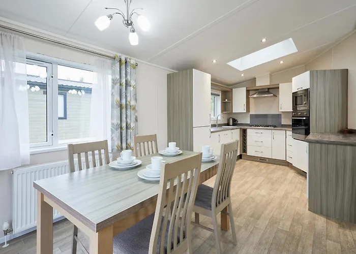 Audley With Hot Tub *