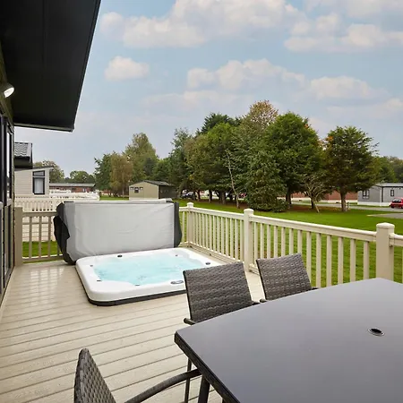 Audley With Hot Tub * York